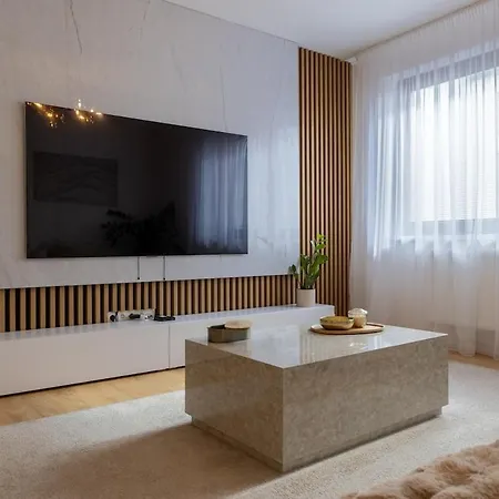 Apartman Luxury 2br - Old Town Center *