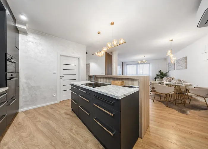 Luxury 2br - Old Town Center アパート