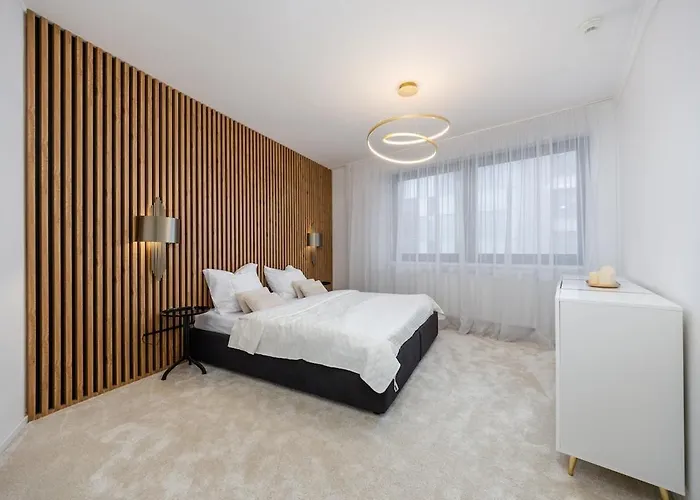 Luxury 2br - Old Town Center