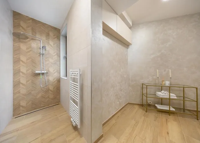 Luxury 2br - Old Town Center *