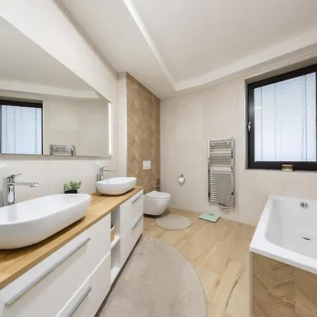 Apartment Luxury 2br - Old Town Center