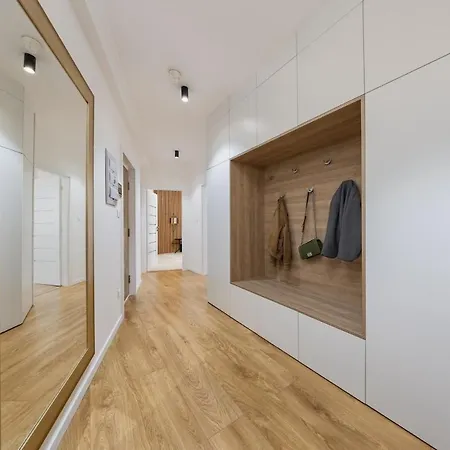 Luxury 2br - Old Town Center Apartment