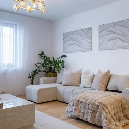 Apartment Luxury 2br - Old Town Center *