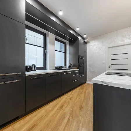 Luxury 2br - Old Town Center Apartment